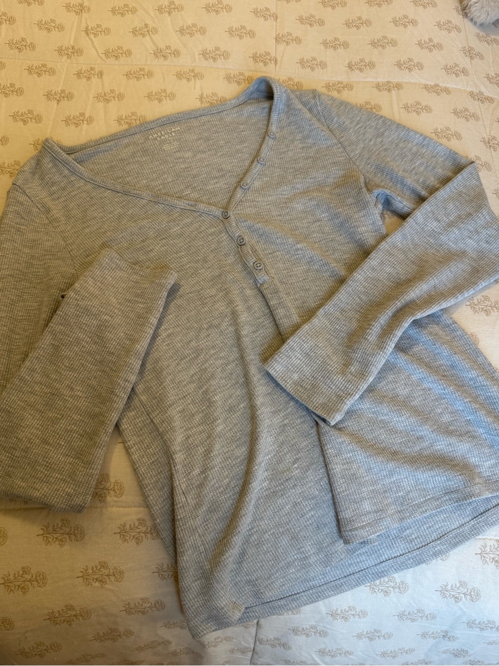 American Eagle Outfitters Light Gray Ribbed Long Sleeve Henley Top